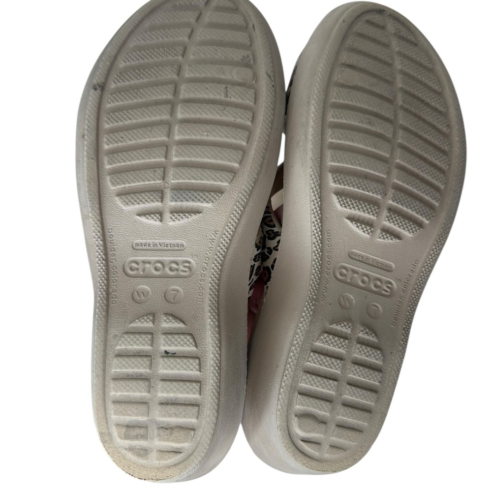 Crocs Dual Comfort Leopard Print Crossover Slip On Sandals Women's Size 7 - Picture 6 of 6